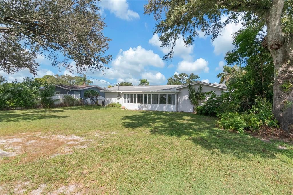 For Sale: $425,000 (2 beds, 2 baths, 1236 Square Feet)