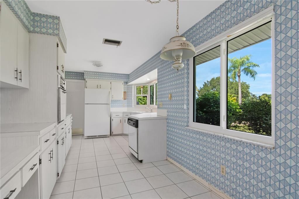 For Sale: $425,000 (2 beds, 2 baths, 1236 Square Feet)