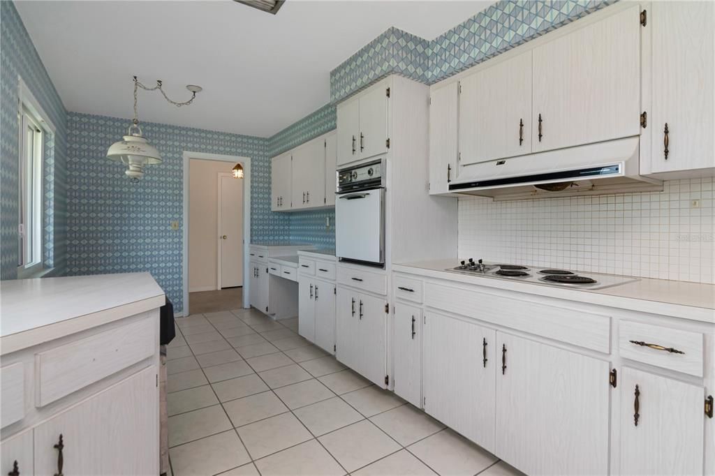 For Sale: $425,000 (2 beds, 2 baths, 1236 Square Feet)
