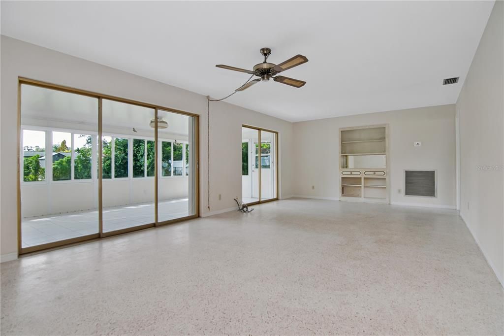 For Sale: $425,000 (2 beds, 2 baths, 1236 Square Feet)