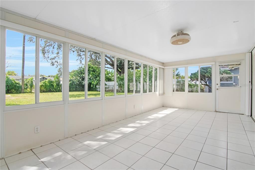 For Sale: $425,000 (2 beds, 2 baths, 1236 Square Feet)