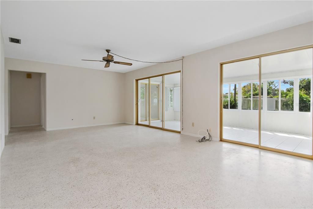 For Sale: $425,000 (2 beds, 2 baths, 1236 Square Feet)