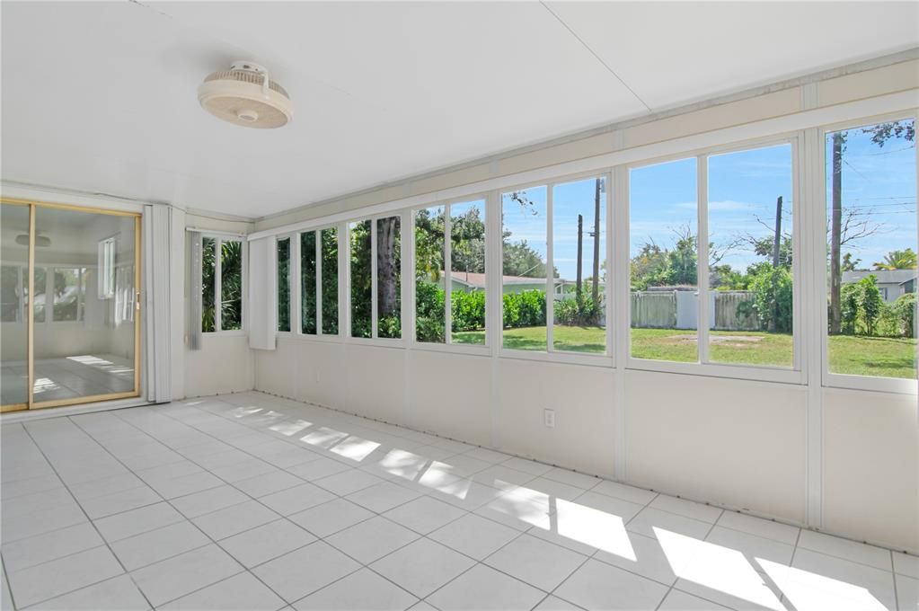 For Sale: $425,000 (2 beds, 2 baths, 1236 Square Feet)
