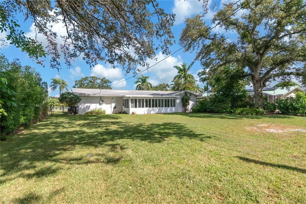 For Sale: $425,000 (2 beds, 2 baths, 1236 Square Feet)