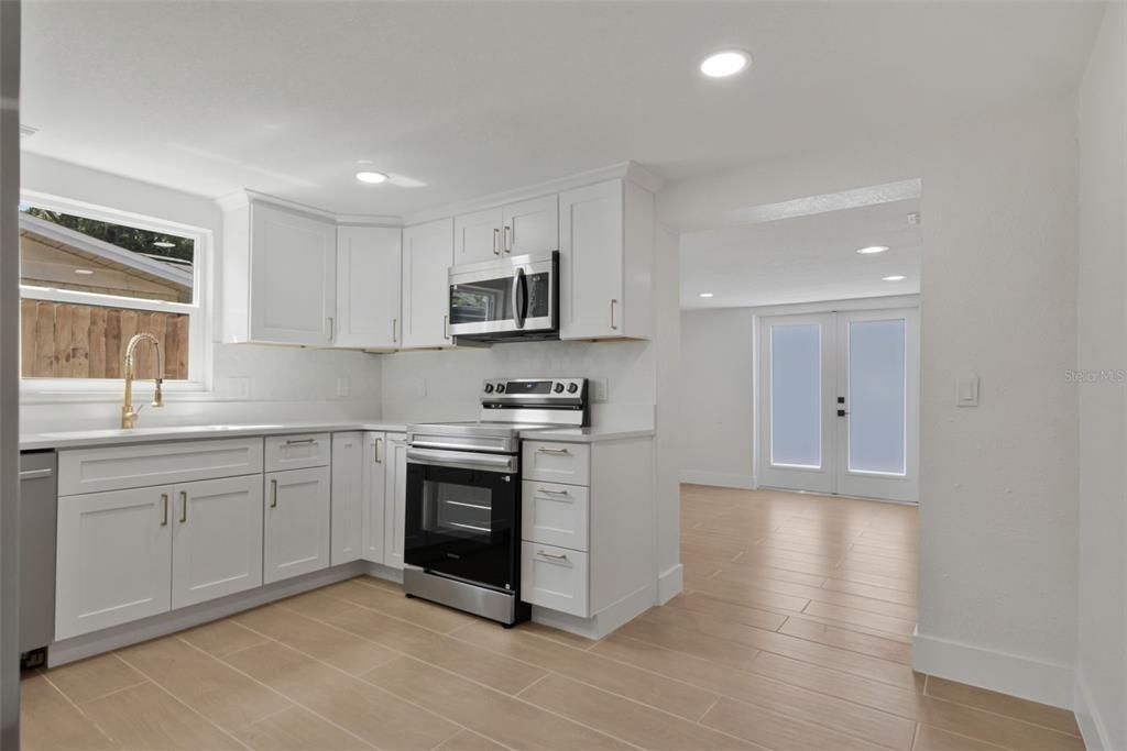 For Sale: $295,000 (3 beds, 1 baths, 1432 Square Feet)