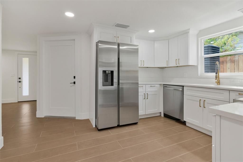 For Sale: $295,000 (3 beds, 1 baths, 1432 Square Feet)