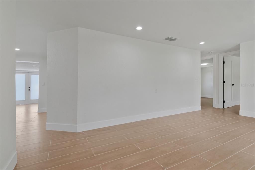 For Sale: $295,000 (3 beds, 1 baths, 1432 Square Feet)