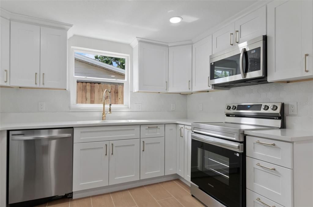 For Sale: $295,000 (3 beds, 1 baths, 1432 Square Feet)