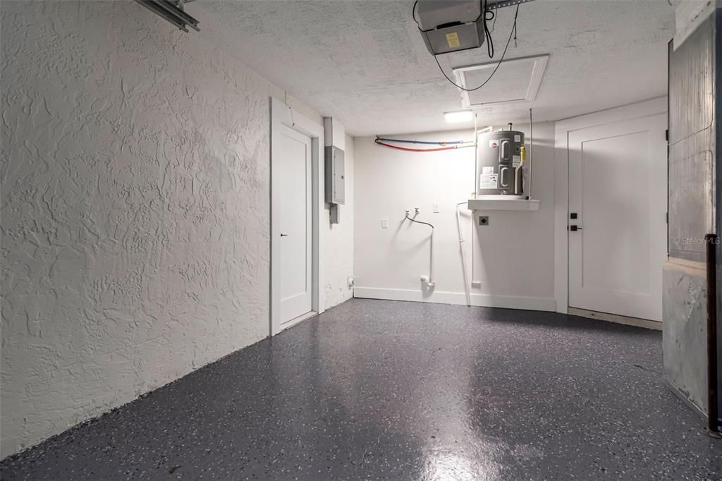 For Sale: $295,000 (3 beds, 1 baths, 1432 Square Feet)