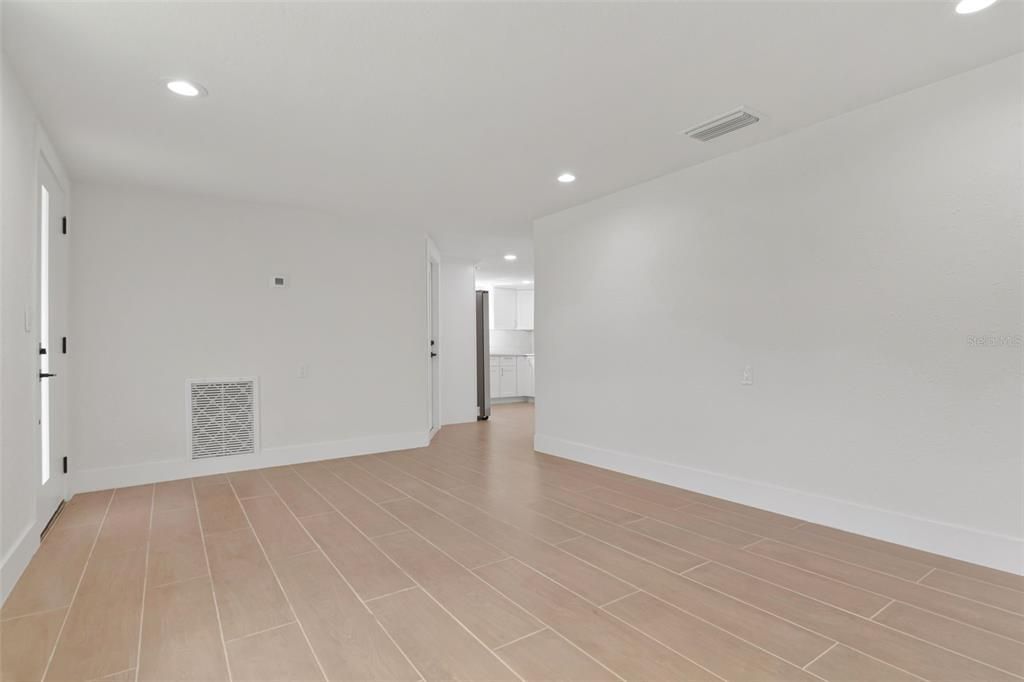 For Sale: $295,000 (3 beds, 1 baths, 1432 Square Feet)