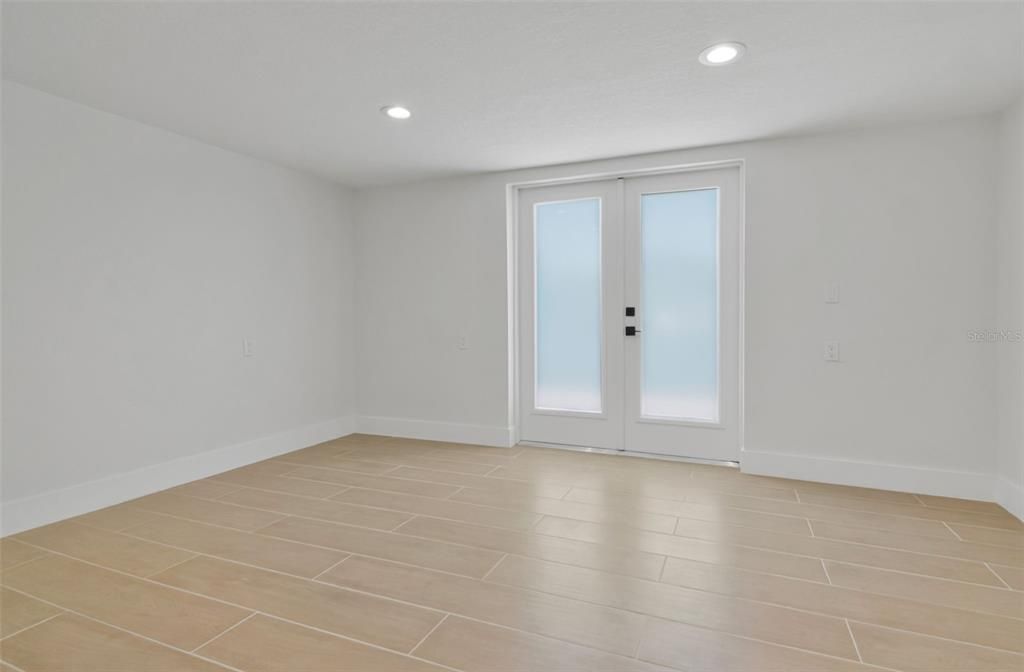 For Sale: $295,000 (3 beds, 1 baths, 1432 Square Feet)