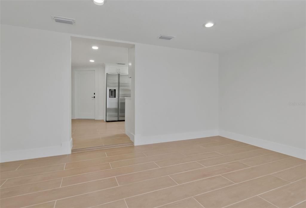 For Sale: $295,000 (3 beds, 1 baths, 1432 Square Feet)