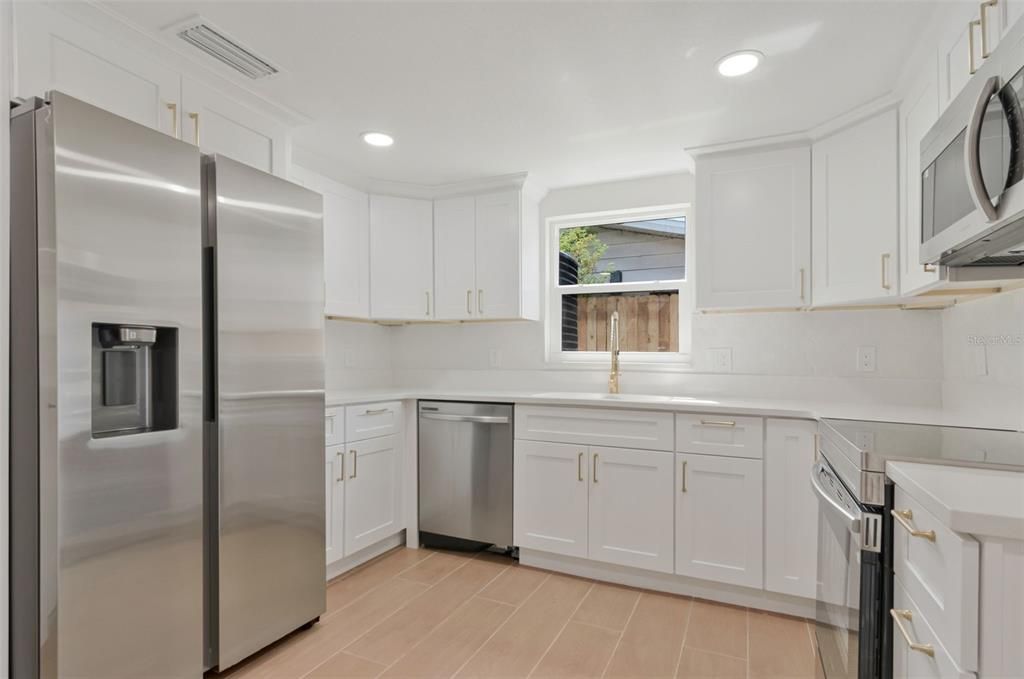 For Sale: $295,000 (3 beds, 1 baths, 1432 Square Feet)