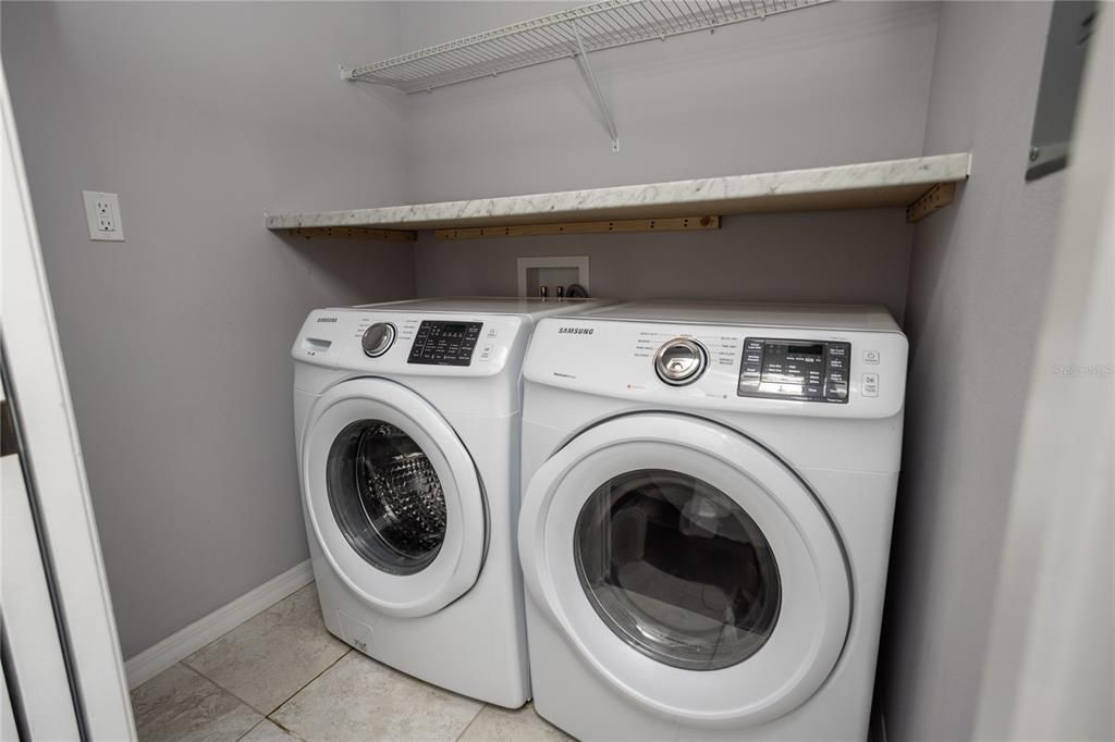 На продажу: $299,900 (2 спален, 2 ванн, 1250 Квадратных фут)