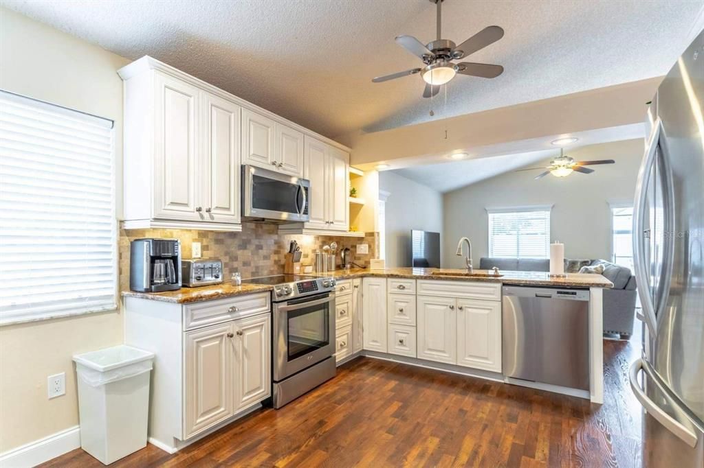 For Rent: $2,600 (3 beds, 2 baths, 1565 Square Feet)