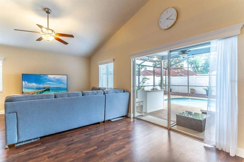 For Rent: $2,600 (3 beds, 2 baths, 1565 Square Feet)
