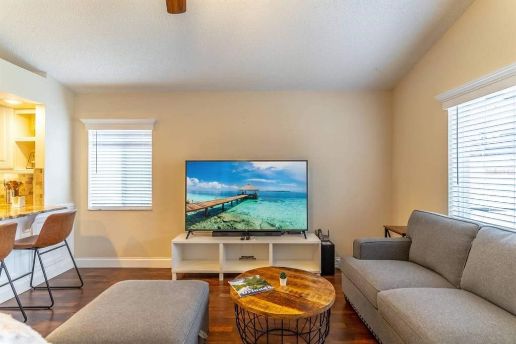 For Rent: $2,600 (3 beds, 2 baths, 1565 Square Feet)