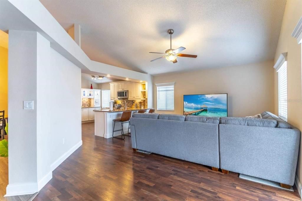 For Rent: $2,600 (3 beds, 2 baths, 1565 Square Feet)