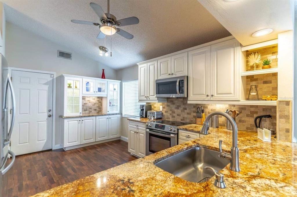 For Rent: $2,600 (3 beds, 2 baths, 1565 Square Feet)