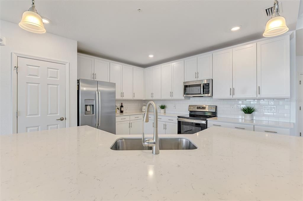 En Venta: $374,900 (2 camas, 2 baños, 1379 Pies cuadrados)