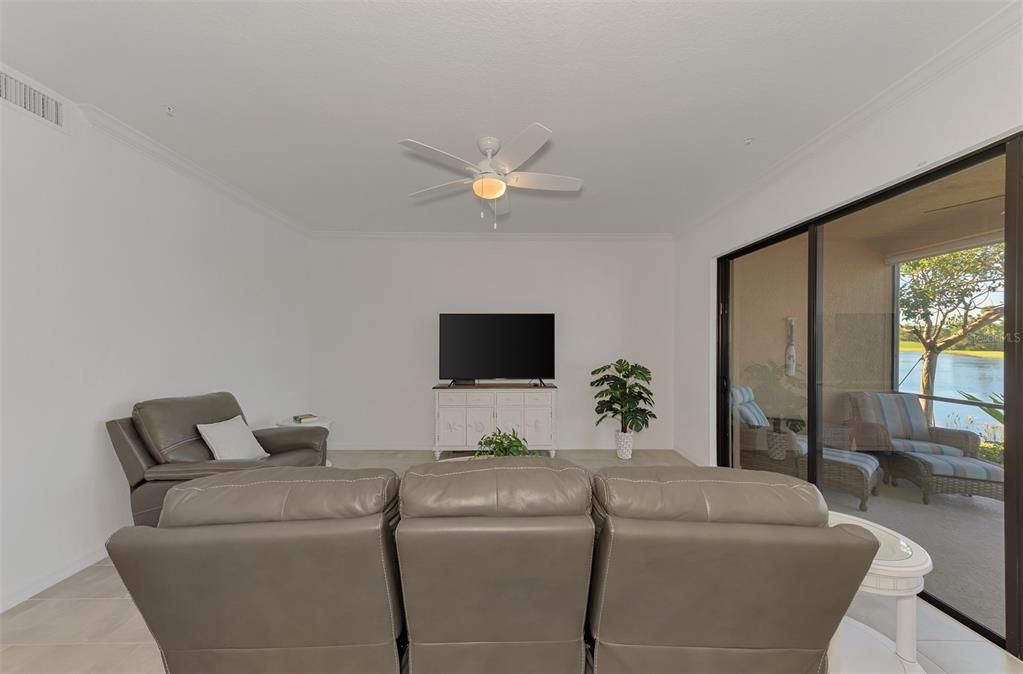 En Venta: $374,900 (2 camas, 2 baños, 1379 Pies cuadrados)