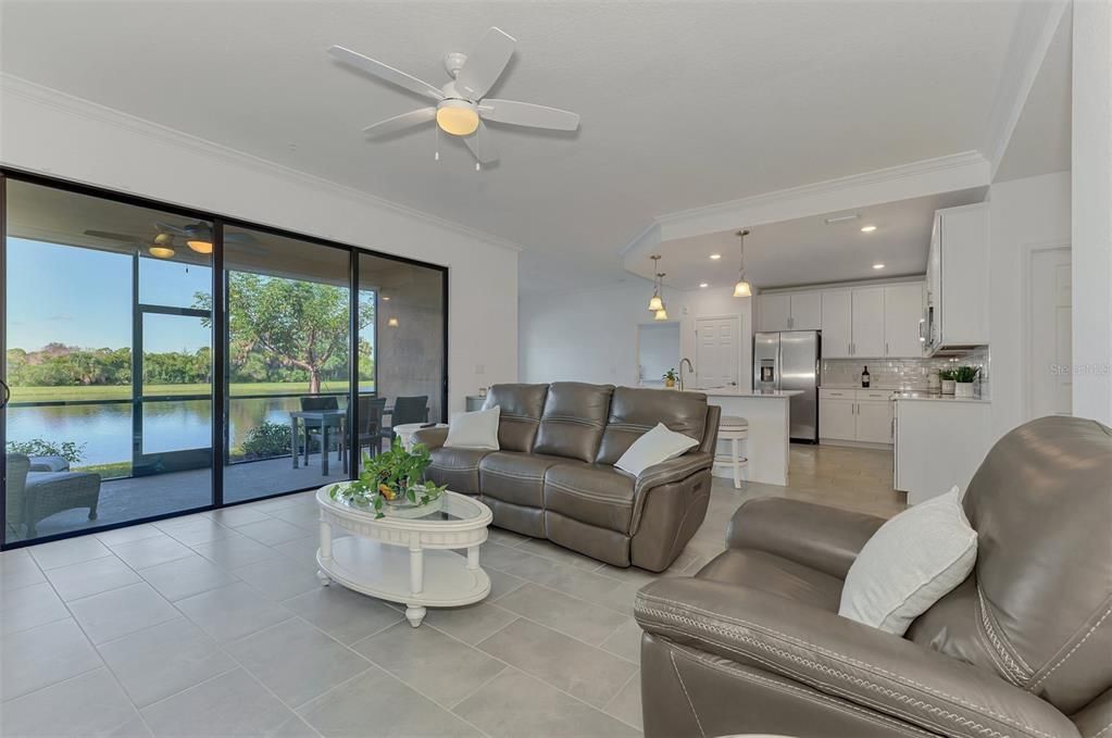 En Venta: $374,900 (2 camas, 2 baños, 1379 Pies cuadrados)