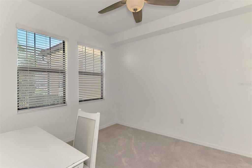 En Venta: $374,900 (2 camas, 2 baños, 1379 Pies cuadrados)