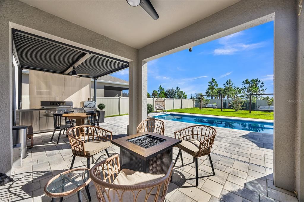 For Sale: $690,000 (5 beds, 3 baths, 2561 Square Feet)