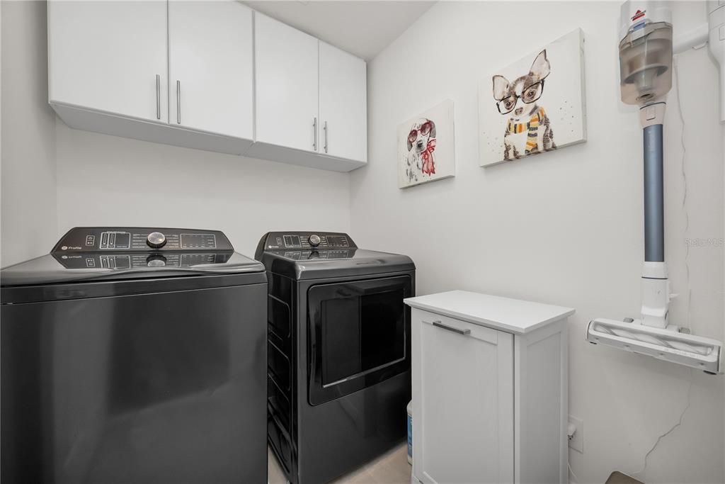 For Sale: $690,000 (5 beds, 3 baths, 2561 Square Feet)