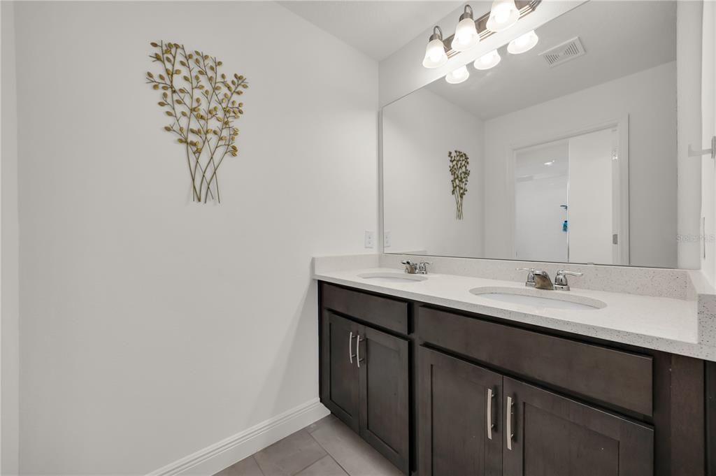For Sale: $690,000 (5 beds, 3 baths, 2561 Square Feet)