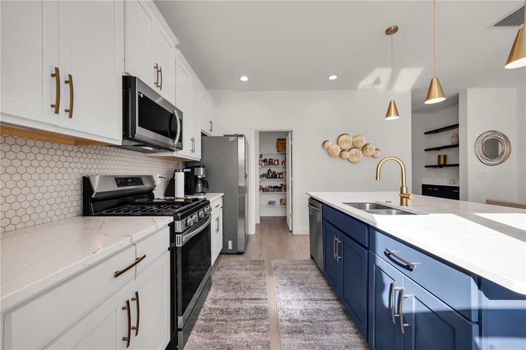 For Sale: $690,000 (5 beds, 3 baths, 2561 Square Feet)