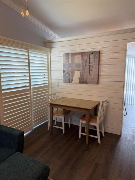 For Sale: $355,000 (2 beds, 2 baths, 888 Square Feet)