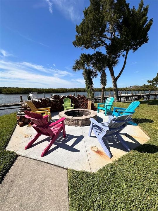 For Sale: $355,000 (2 beds, 2 baths, 888 Square Feet)