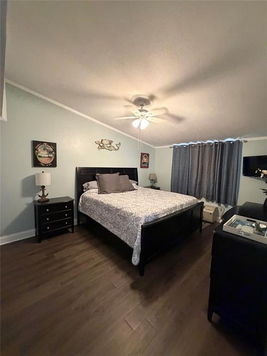 For Sale: $355,000 (2 beds, 2 baths, 888 Square Feet)