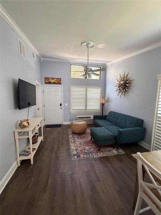For Sale: $355,000 (2 beds, 2 baths, 888 Square Feet)