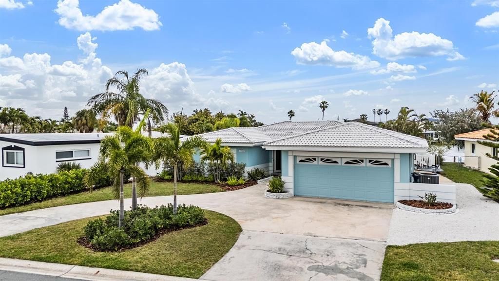 For Sale: $1,175,000 (3 beds, 2 baths, 1896 Square Feet)