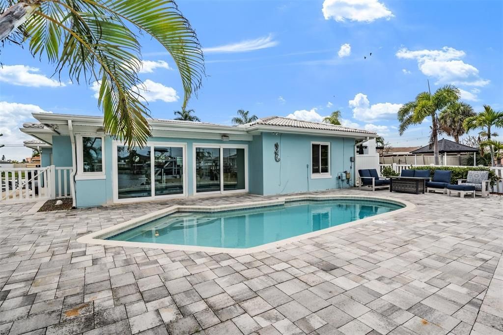 For Sale: $1,175,000 (3 beds, 2 baths, 1896 Square Feet)