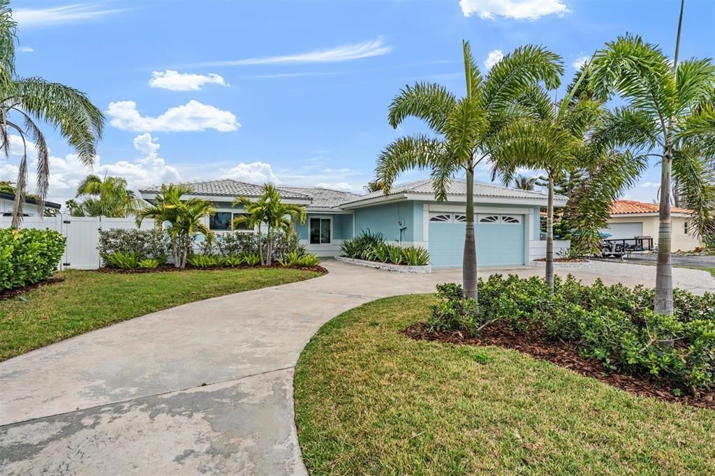 For Sale: $1,175,000 (3 beds, 2 baths, 1896 Square Feet)