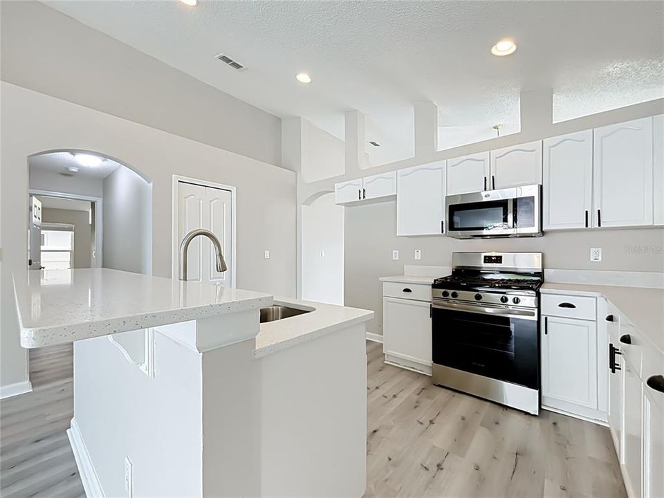 For Sale: $359,900 (3 beds, 2 baths, 1833 Square Feet)