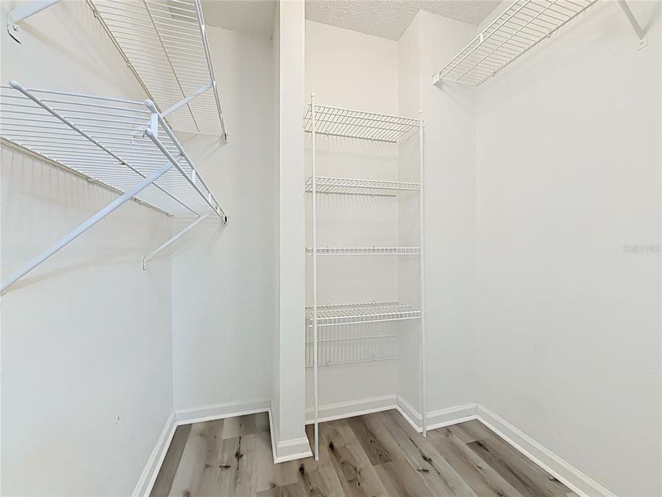 For Sale: $359,900 (3 beds, 2 baths, 1833 Square Feet)