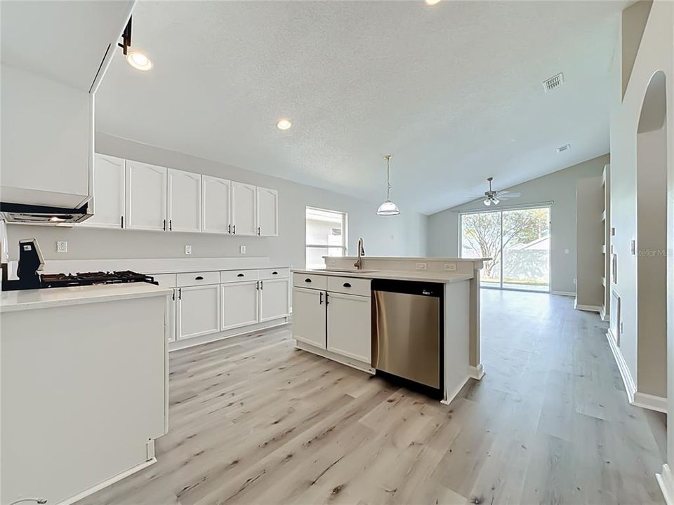 For Sale: $359,900 (3 beds, 2 baths, 1833 Square Feet)