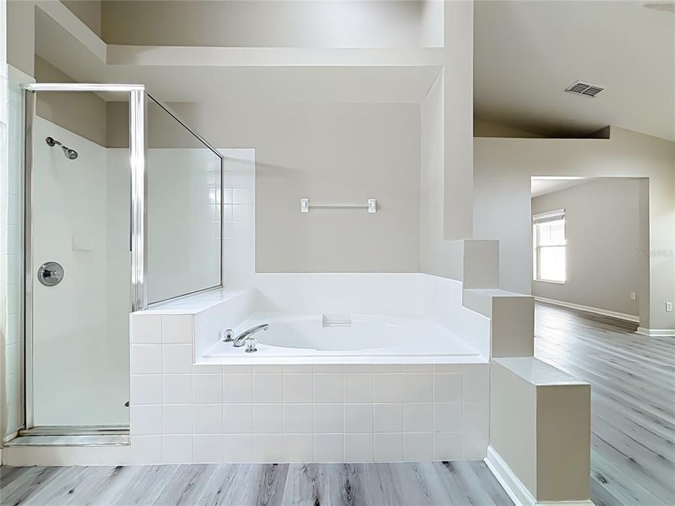 For Sale: $359,900 (3 beds, 2 baths, 1833 Square Feet)