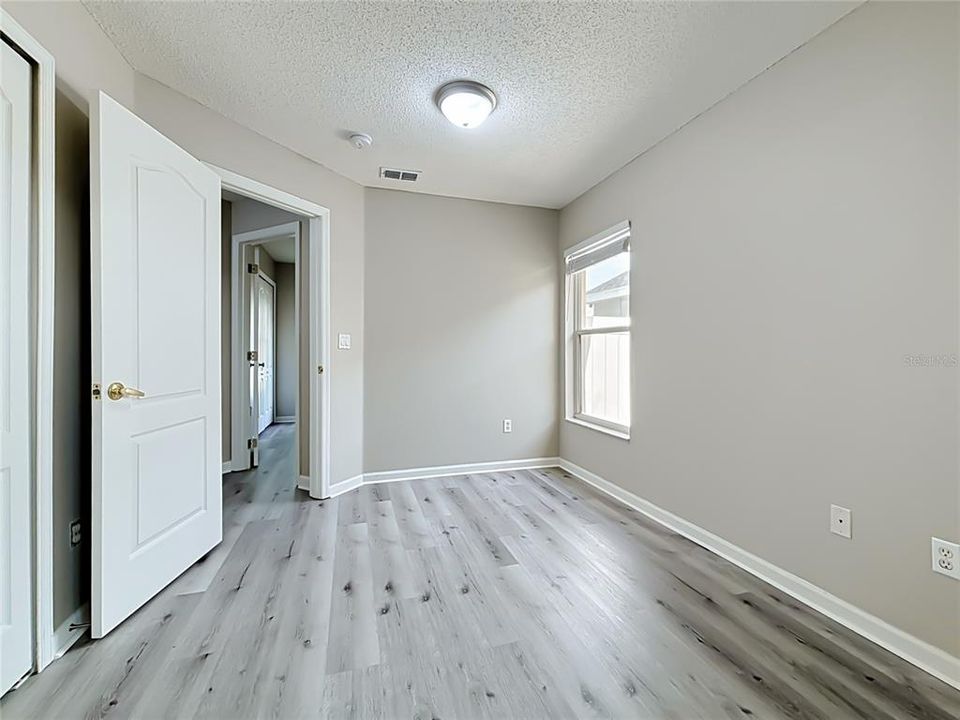 For Sale: $359,900 (3 beds, 2 baths, 1833 Square Feet)