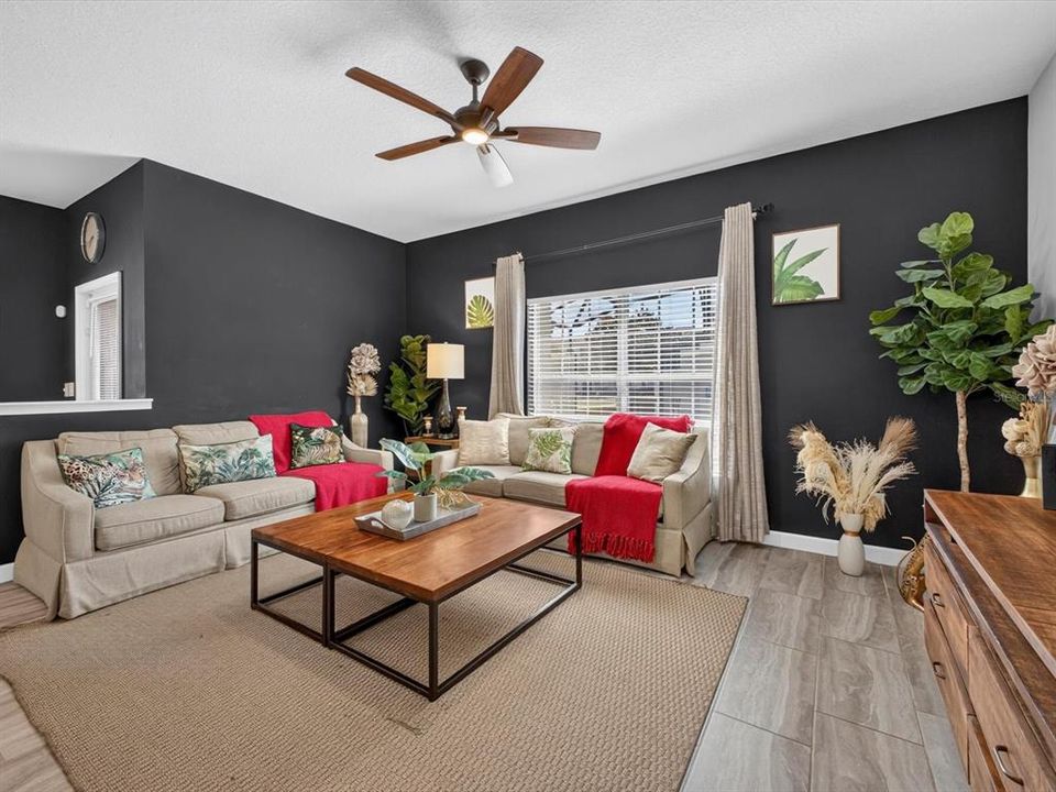 Activo con contrato: $447,000 (5 camas, 4 baños, 2128 Pies cuadrados)