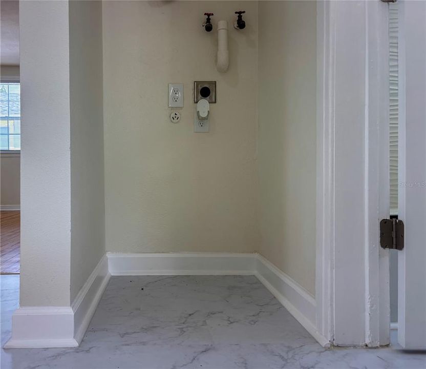 For Sale: $250,000 (3 beds, 2 baths, 1525 Square Feet)