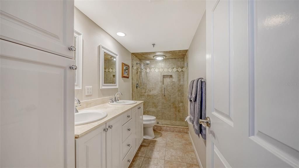For Sale: $1,090,000 (3 beds, 3 baths, 2092 Square Feet)