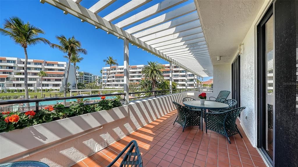 For Sale: $1,090,000 (3 beds, 3 baths, 2092 Square Feet)