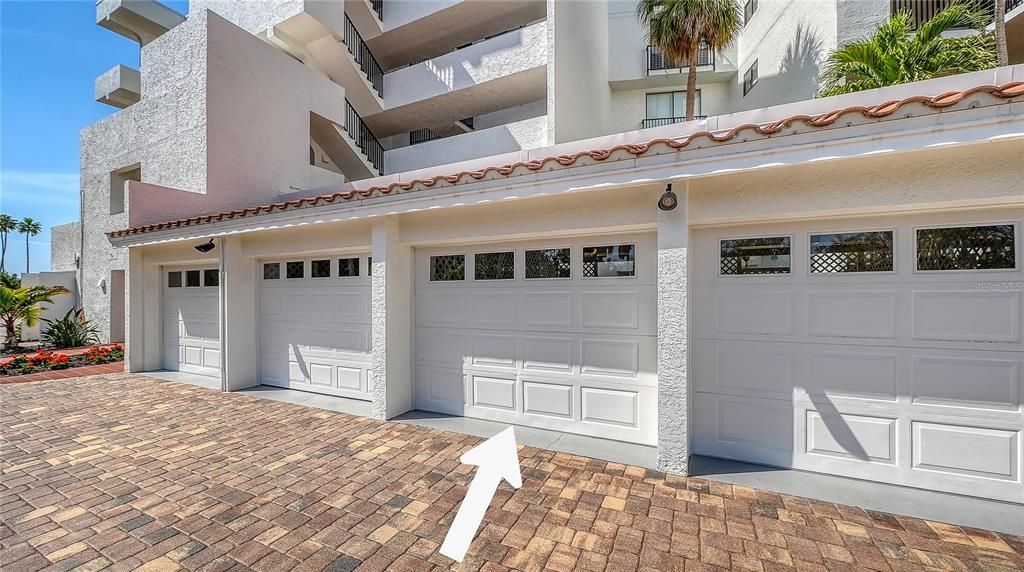 For Sale: $1,090,000 (3 beds, 3 baths, 2092 Square Feet)