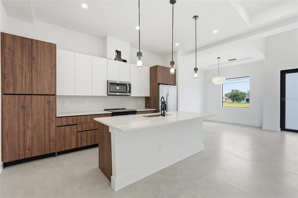 En Venta: $385,000 (3 camas, 2 baños, 1691 Pies cuadrados)