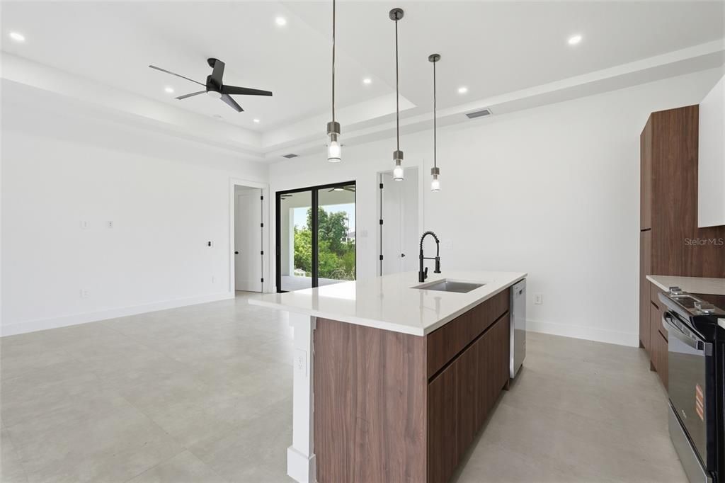 En Venta: $385,000 (3 camas, 2 baños, 1691 Pies cuadrados)